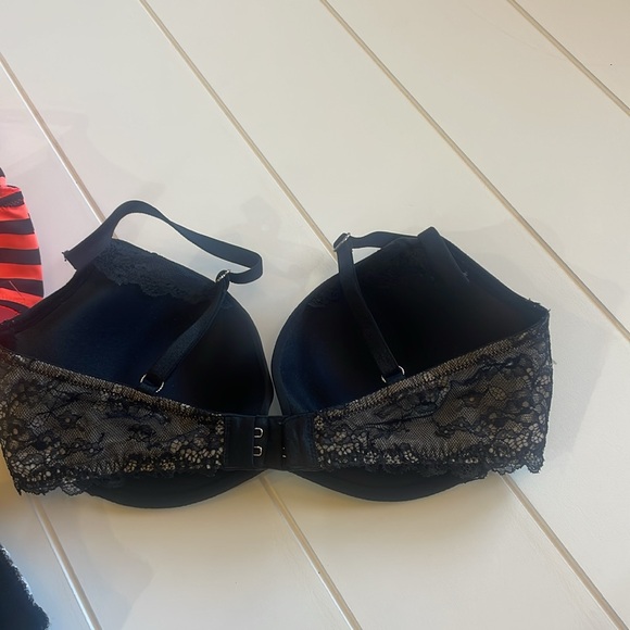 Victoria’s Secret Push Up Bras X 3! Size 32D - Picture 7 of 11